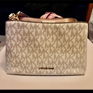 Micheal Kors purse!